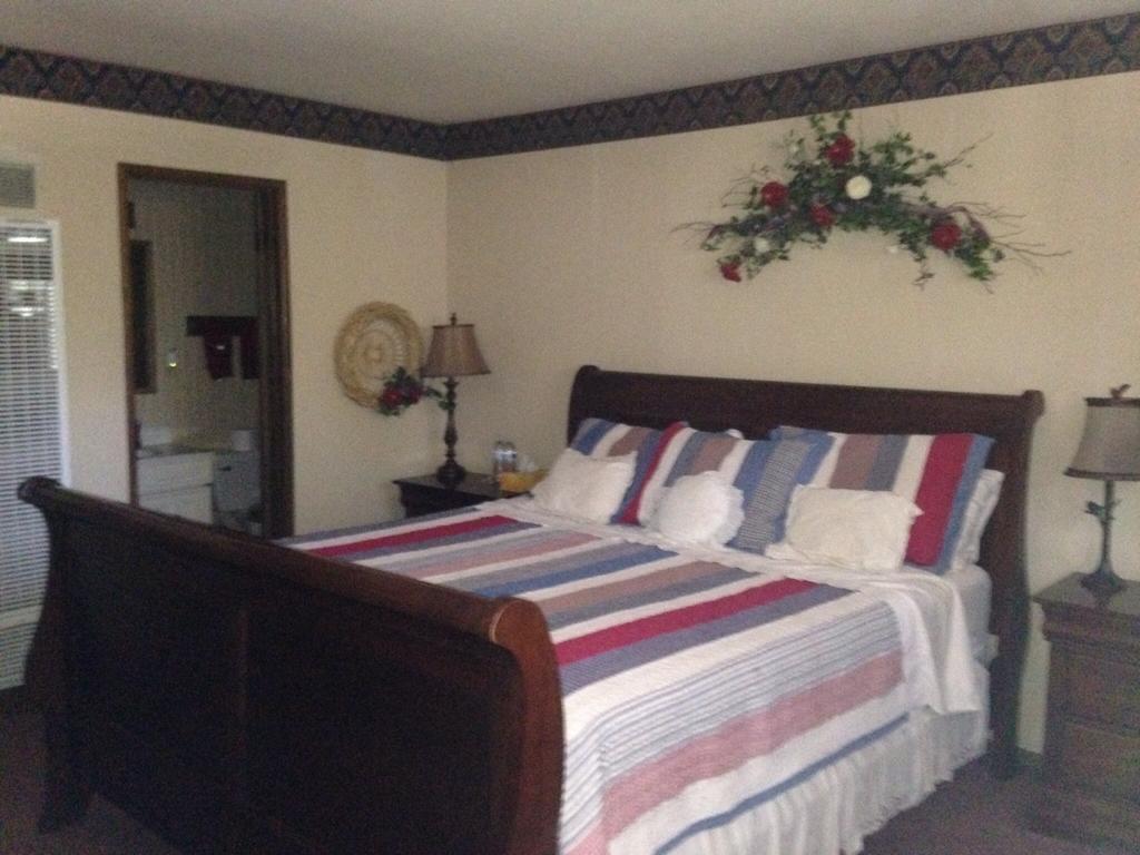 Switzerland Haus Bed And Breakfast Inn บิ๊กแบร์เลค ห้อง รูปภาพ