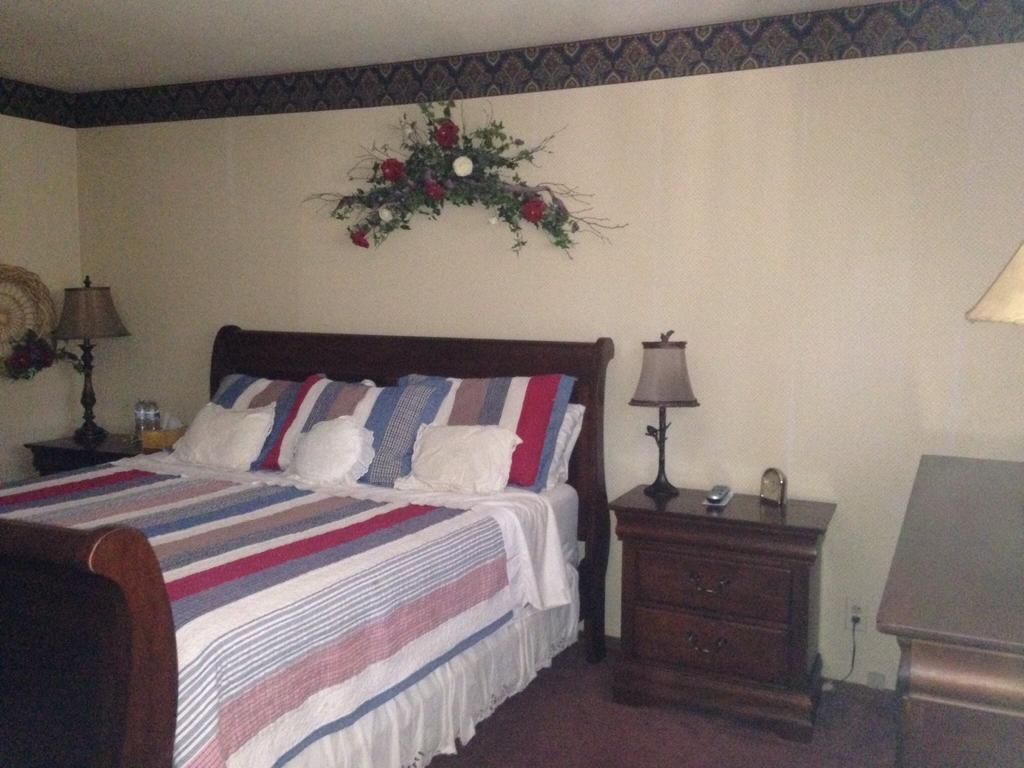 Switzerland Haus Bed And Breakfast Inn บิ๊กแบร์เลค ห้อง รูปภาพ