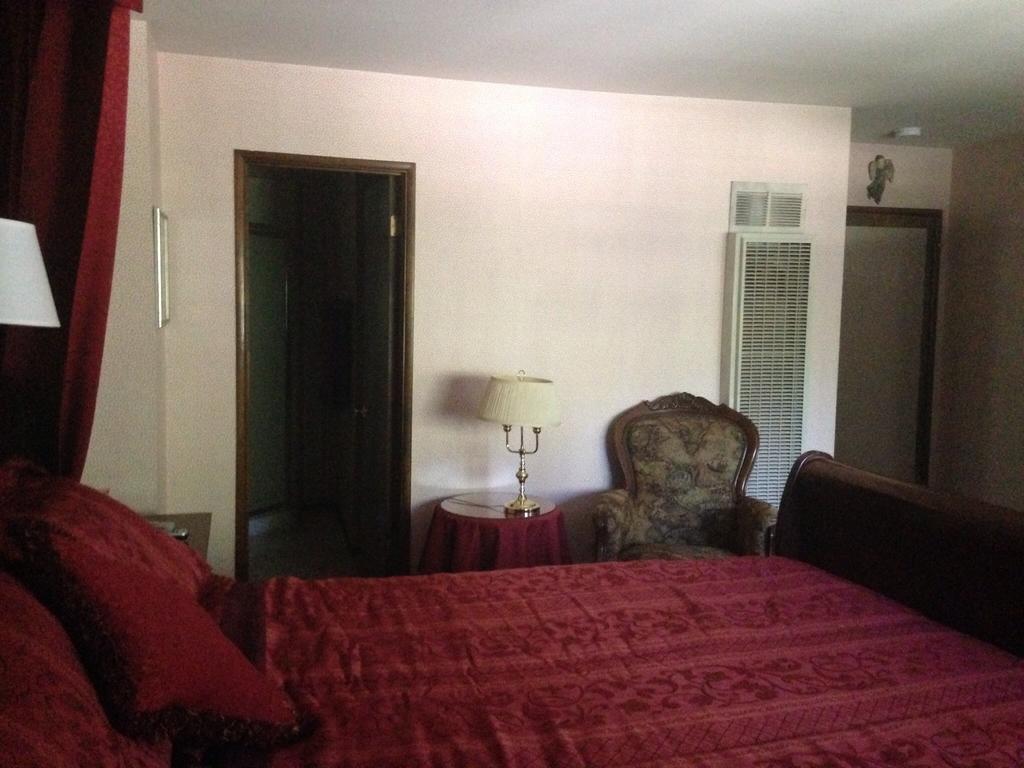 Switzerland Haus Bed And Breakfast Inn บิ๊กแบร์เลค ห้อง รูปภาพ